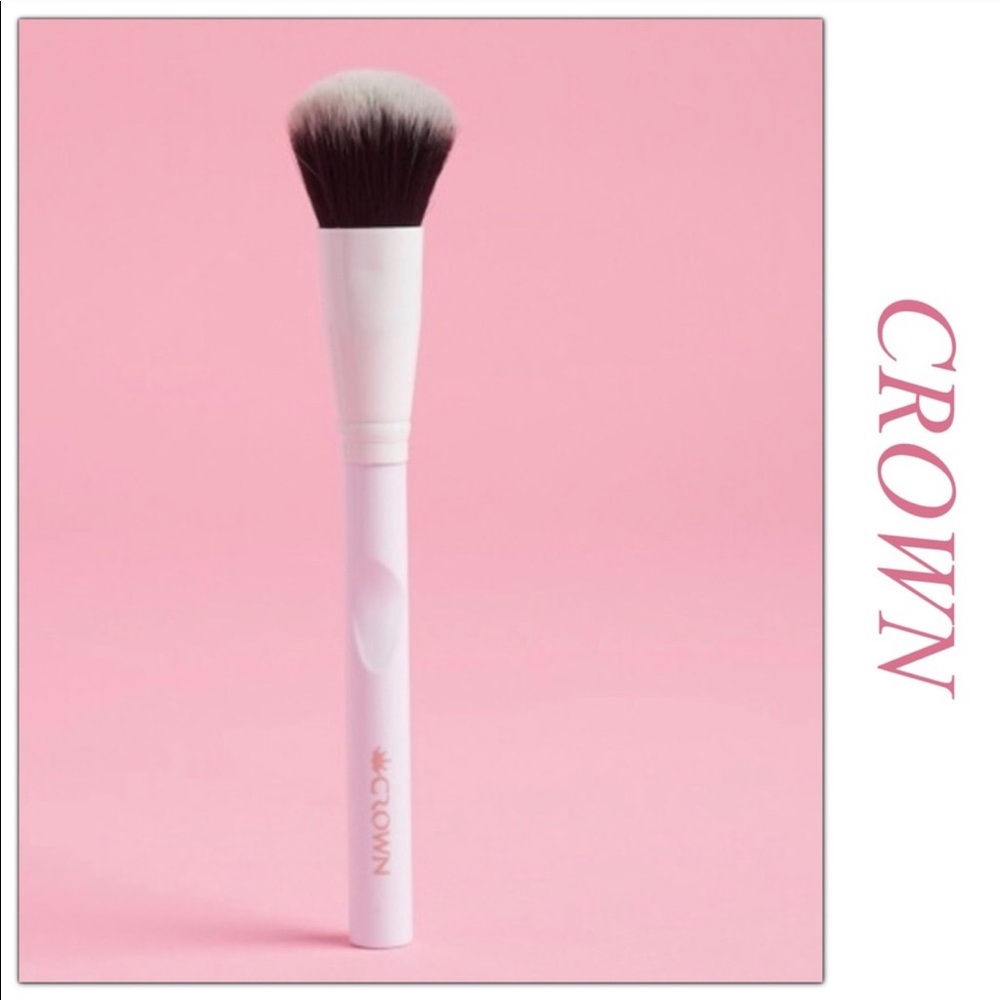 Crown Deluxe Blush Brush